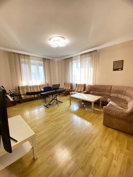 Продам будинок з ремонтом і ділянкою 5 сот, Гідропарк!