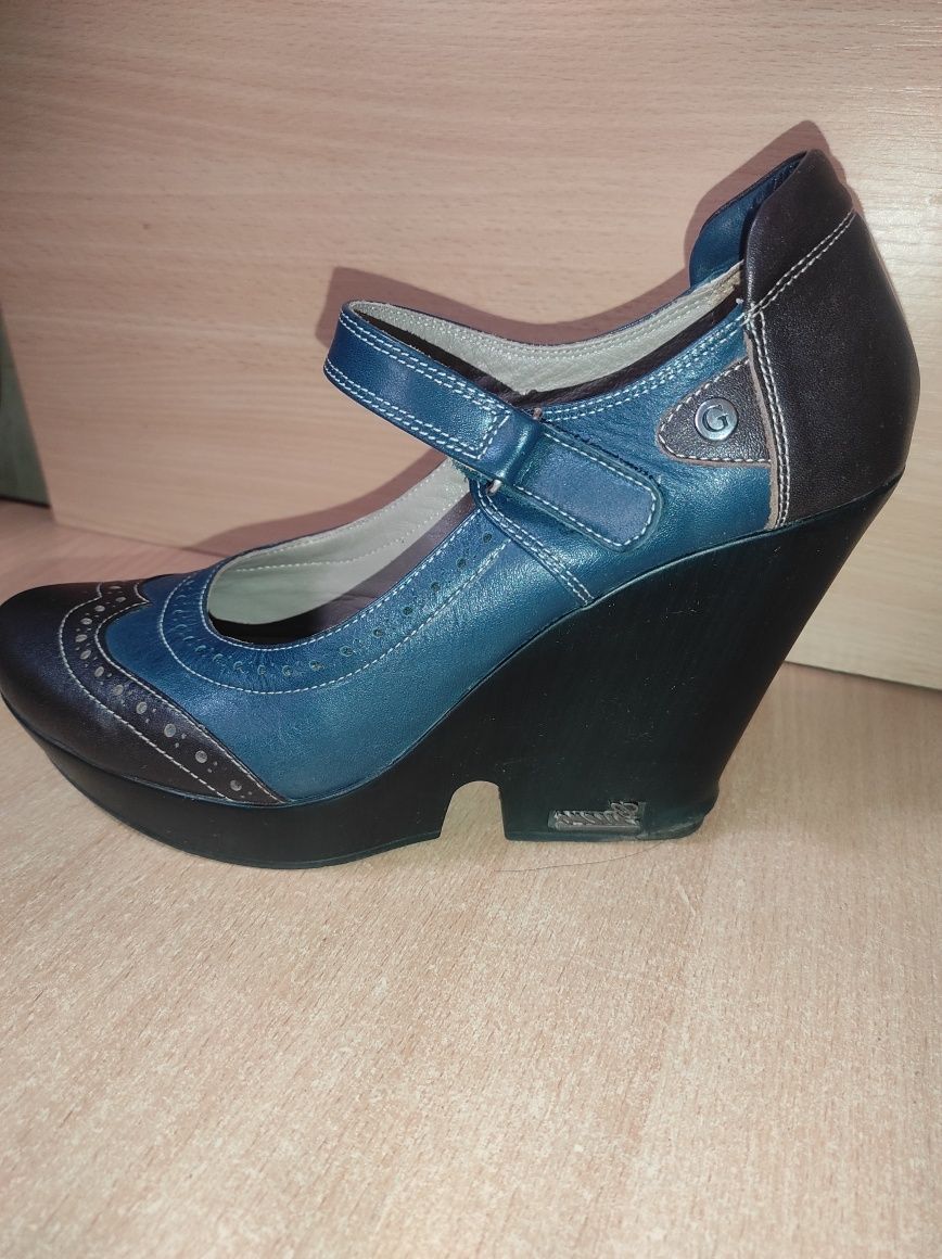 Комбіновані жіночі туфлі