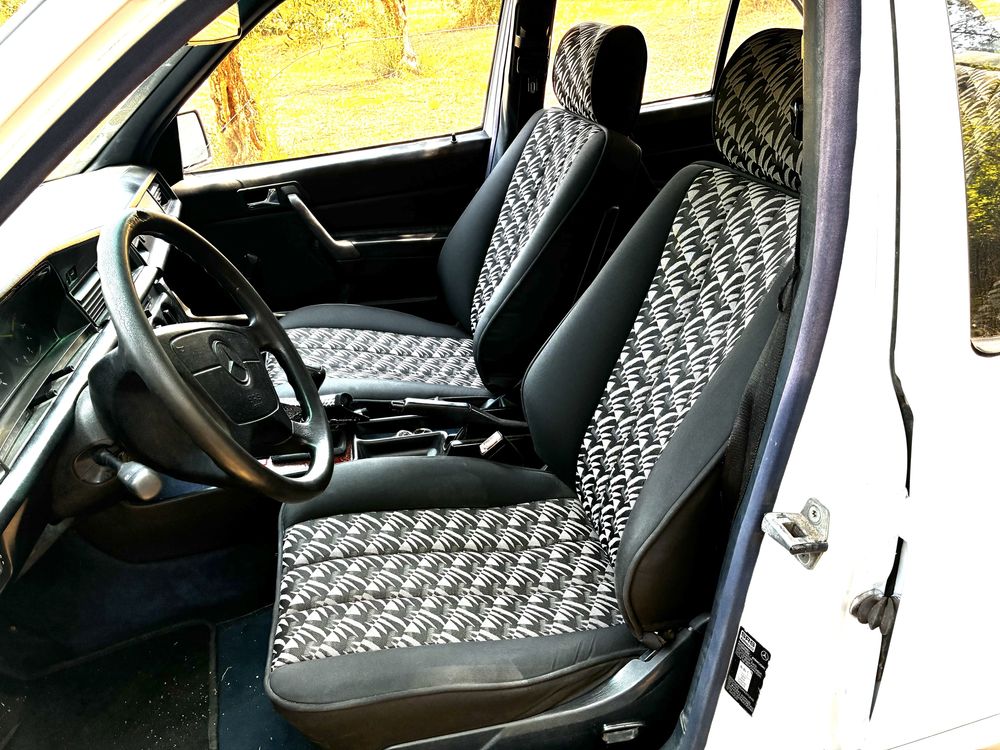 Mercedes 190d.