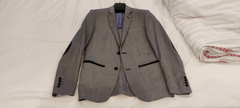 Blazer Pierre Cardin Cinza com cotoveleiras azuis