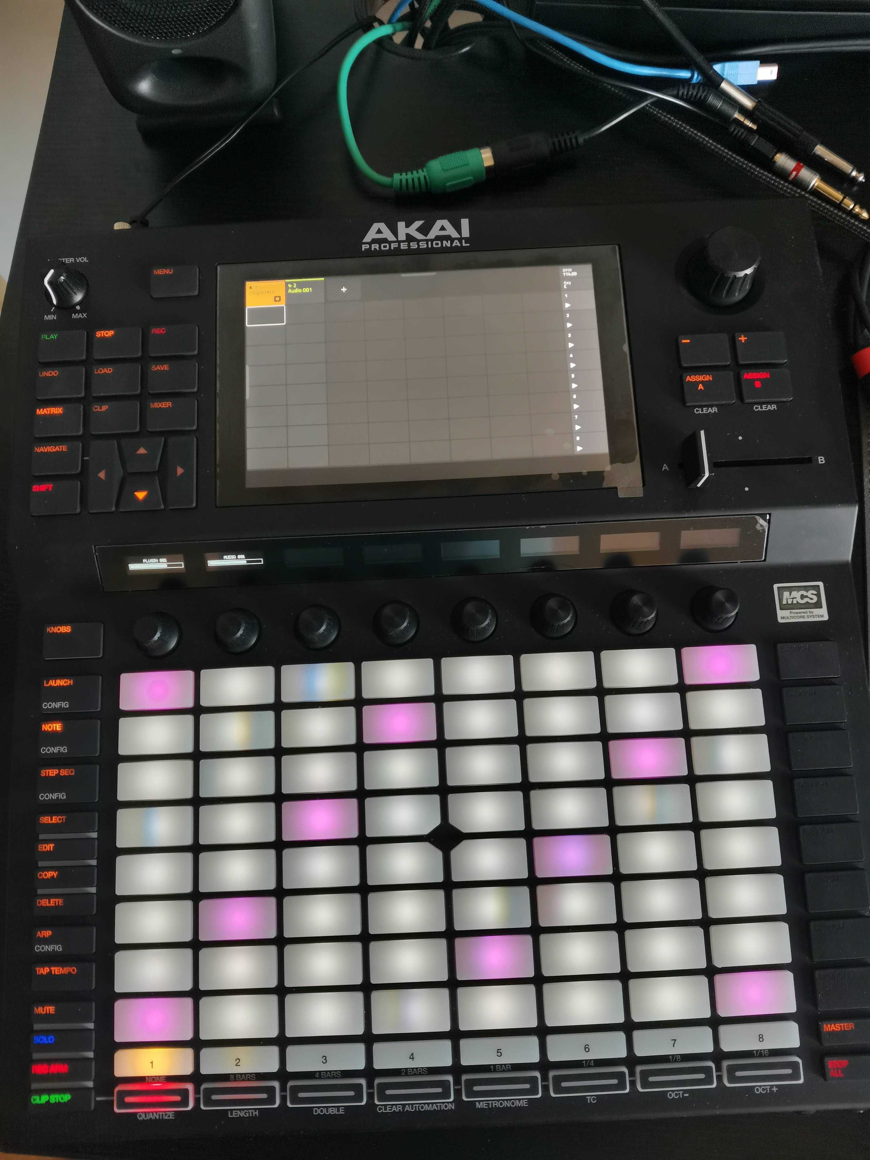 Akai Force + decksaver - groovebox sampler kontroler