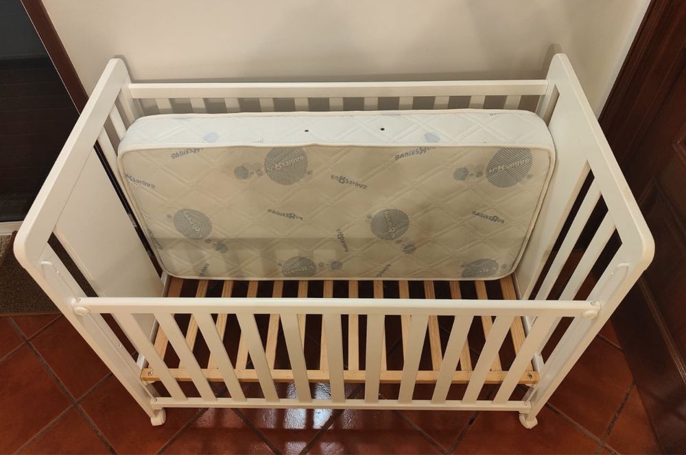 Cama Grades branca marca micuna
