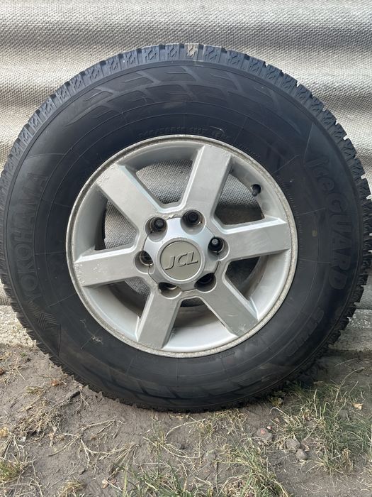 Продам резину Yokohama IceGuard 245/70/16