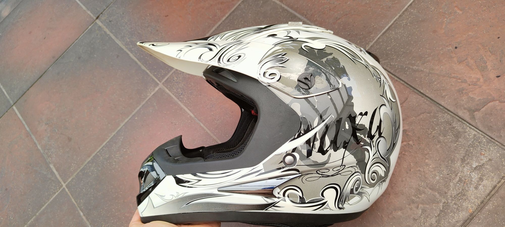 Kask motocyklowy NAXA L biało-czarny