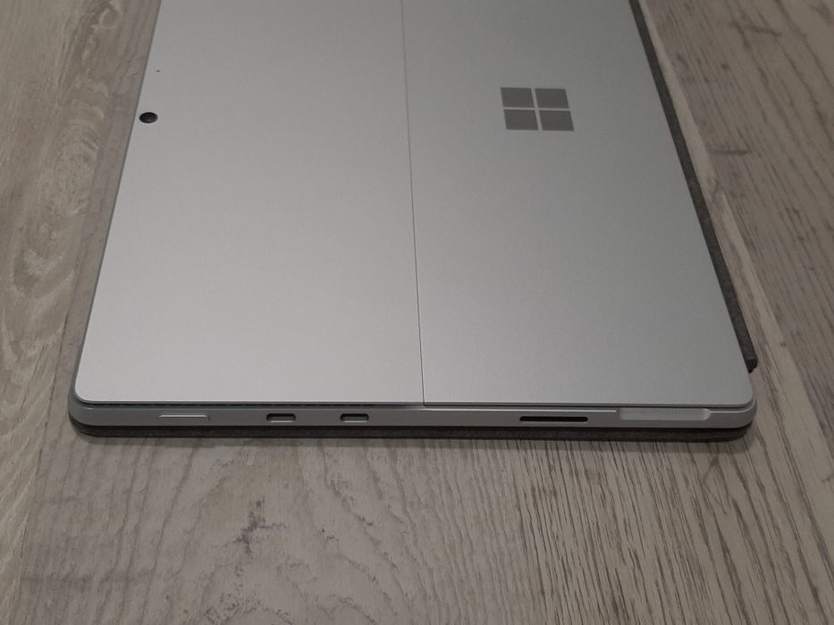 Surface Pro 9 - i7 + Teclado + Sim Pen