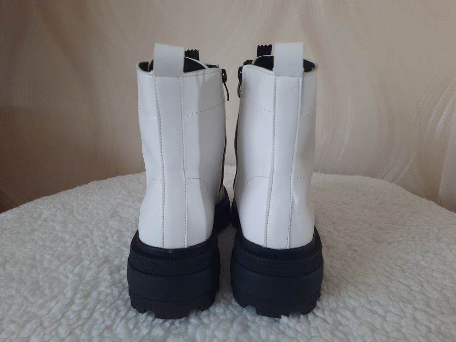 Женские ботинки    .