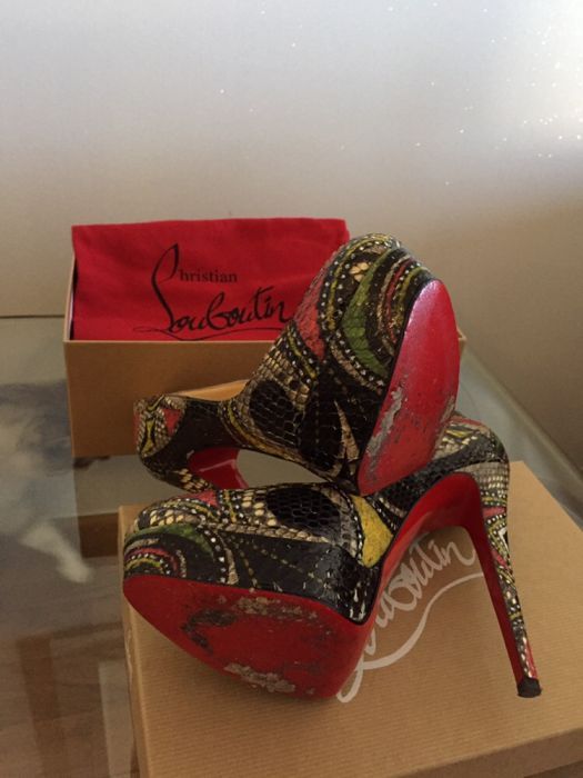 Christian Louboutin edição limitada