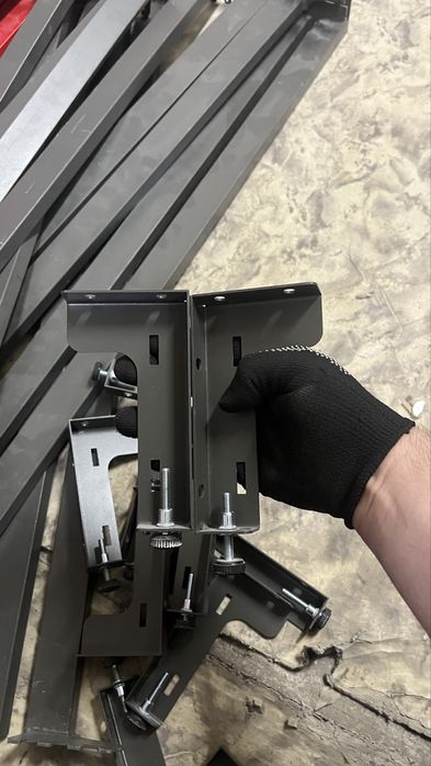 Металеві ножки з регулюванням висоти