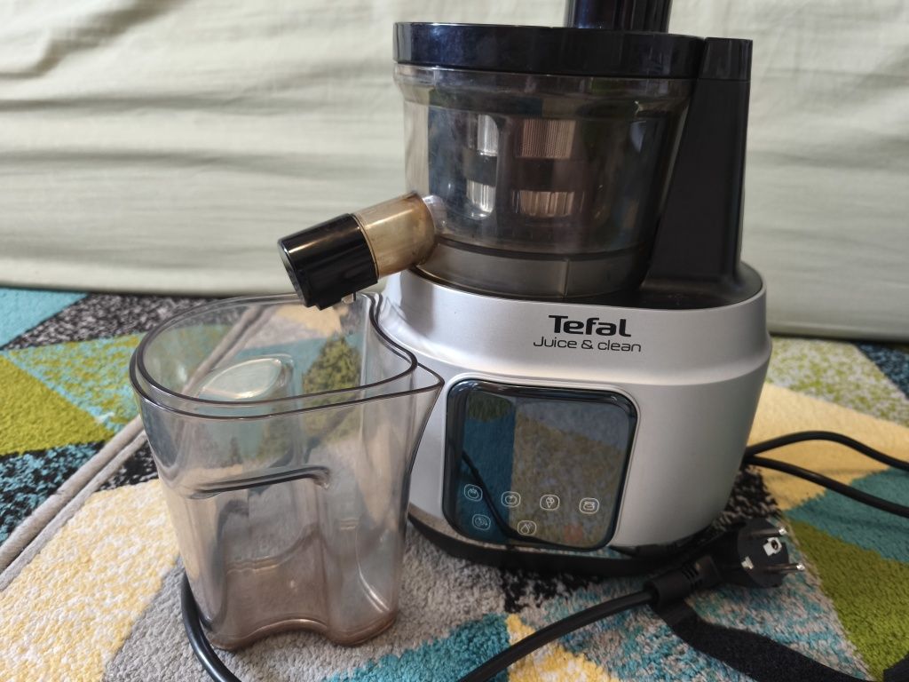 Продам соковыжималку Tefal JUICE & CLEAN ZC420E38