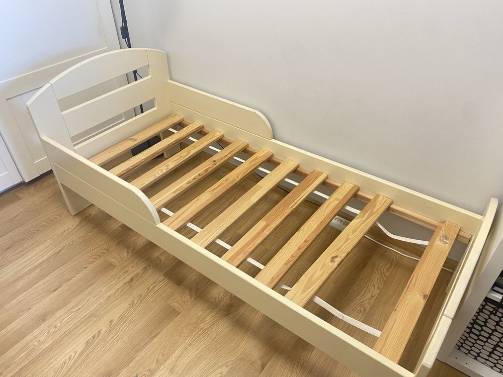 Łóżko dla dziecka kremowe drewniane łóżeczko solidne 70x160
