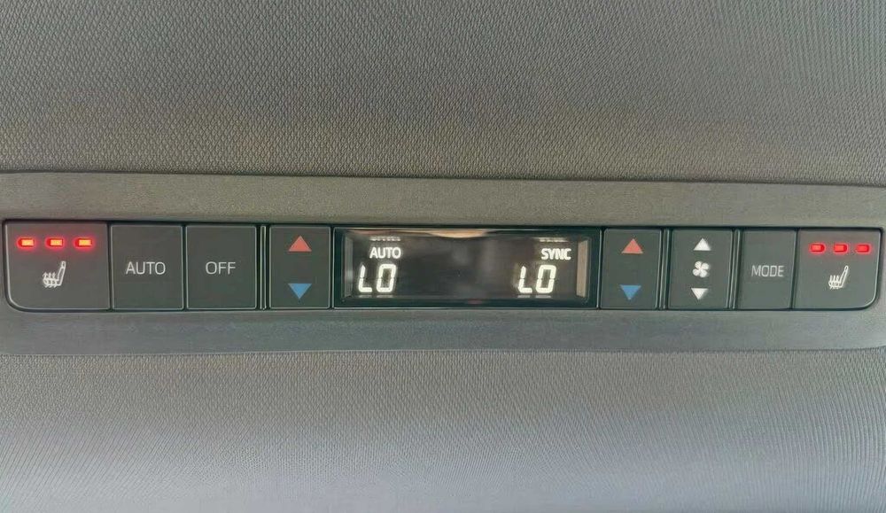 Toyota Sienna Platinum 7-Passenger      2023