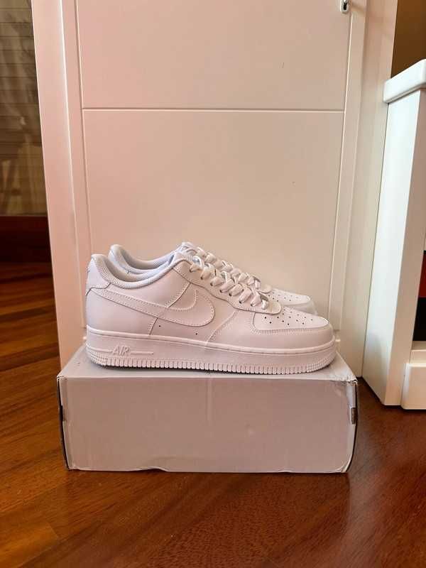 Nike Air Force 1 '07 White 37.5