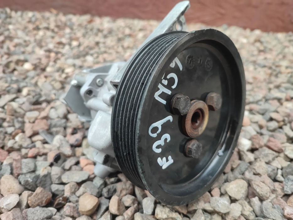 BMW E39 ORYGINALNA POMPA WSPOMAGANIA NA WZÓR FL30 DO SILNIKÓW GAMY M54 ( M54B22 / M54B25 / M54B30 ) ORAZ M52TU ( M52B20TU / M52B25TU / M52B28TU ) + MOCOWANIA + KÓŁOKO PASOWE MARKI QUALITE O NR. 32 41 1 097 149 OEM