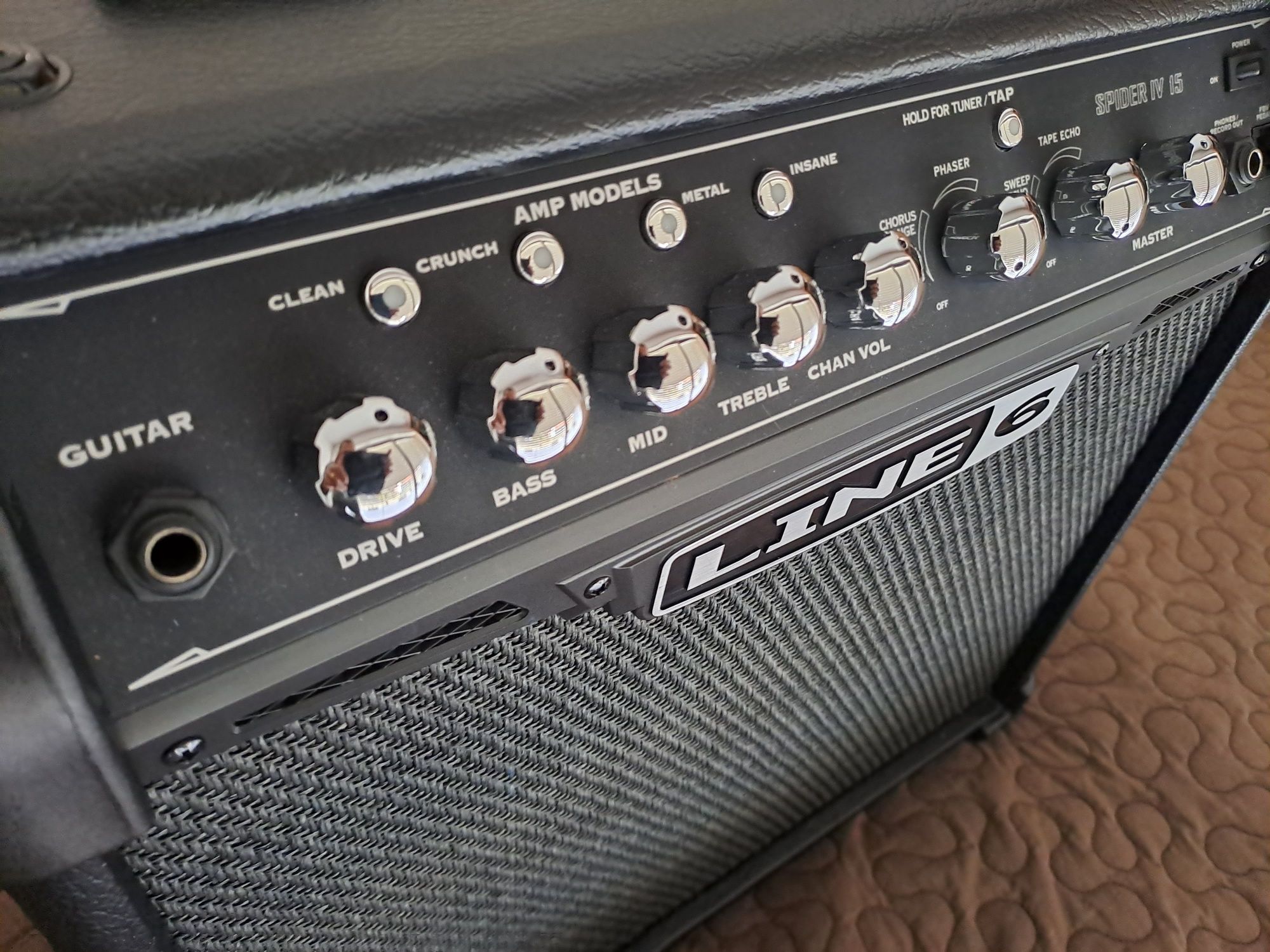 Amplificador Line6, Spider IV, 15 watts