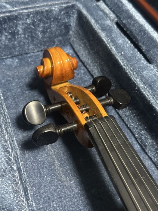 Продаю скрипку Valencia V400 4/4