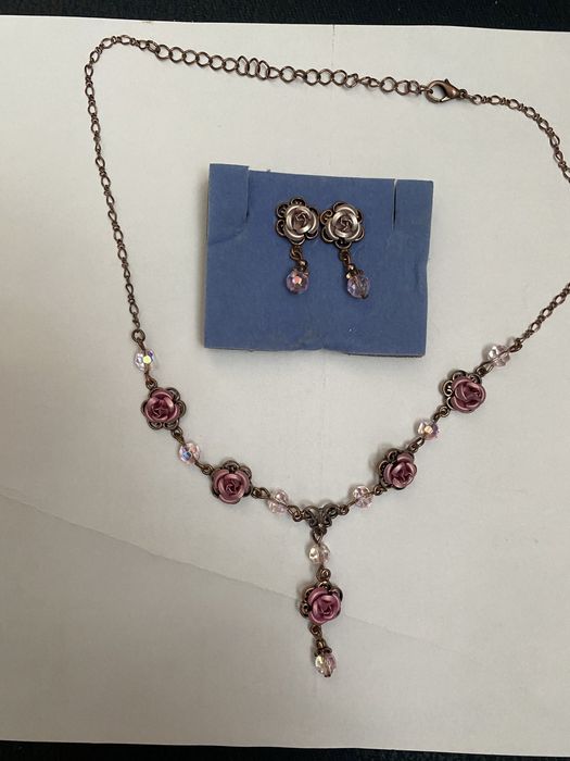 Продам нові наручні годинники  АVON і біжутерію