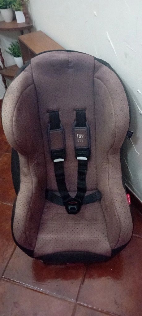 Cadeira auto Zippy com isofix