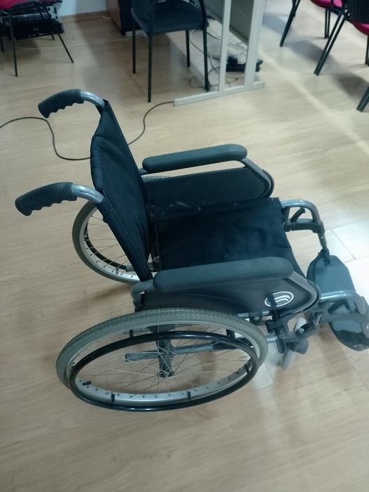 Cadeira de rodas dobrável