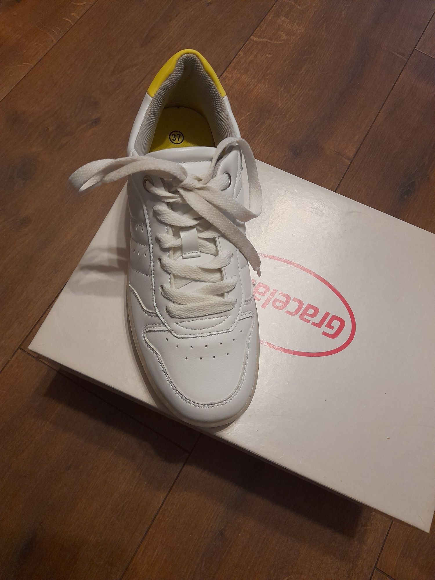 Buty sportowe damskie nowe Graceland kolor biały rozmiar 37