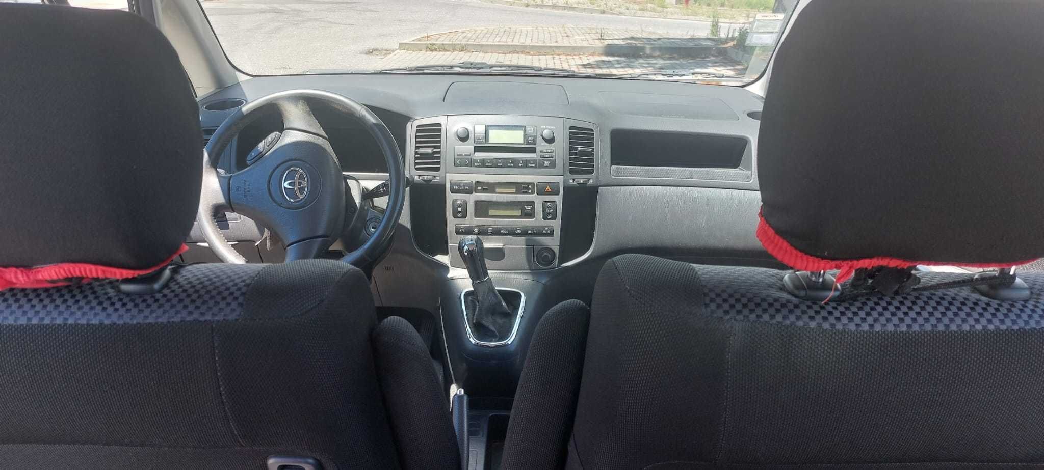 TOYOTA Corolla Verso 2.0 D-4D (2002)