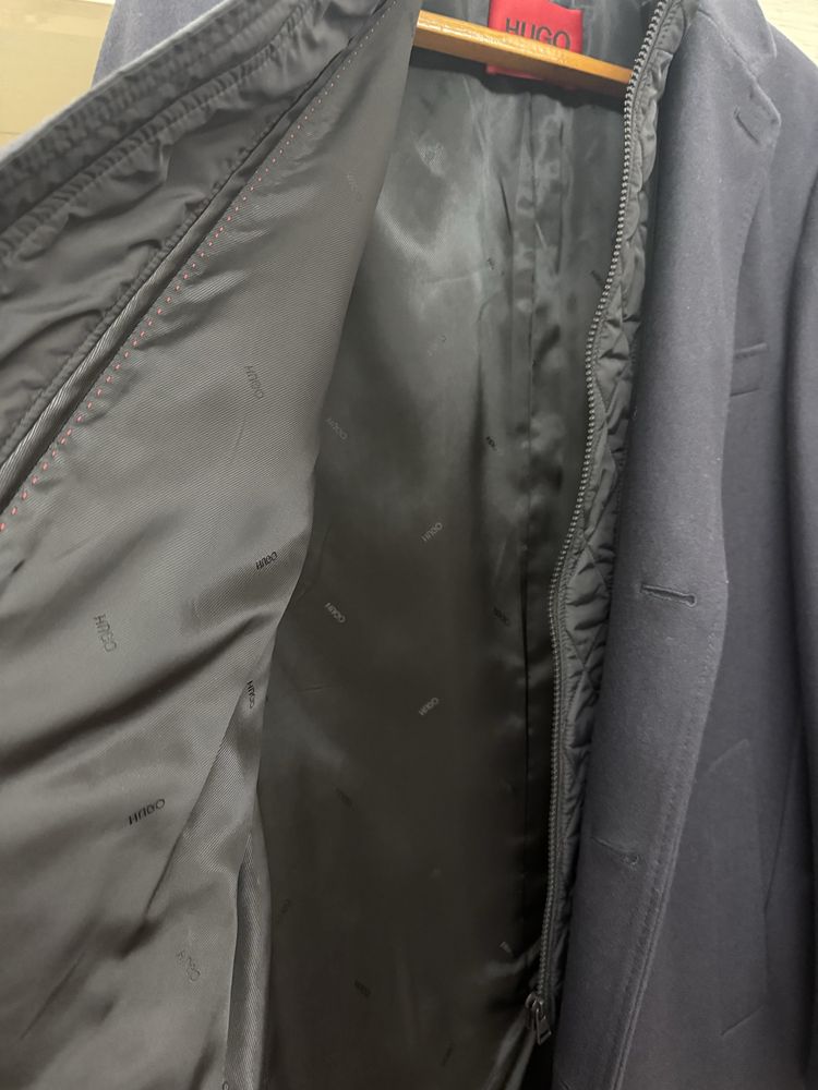 HUGO BOSS оригинал. На M-L разм. Мужское пальто.