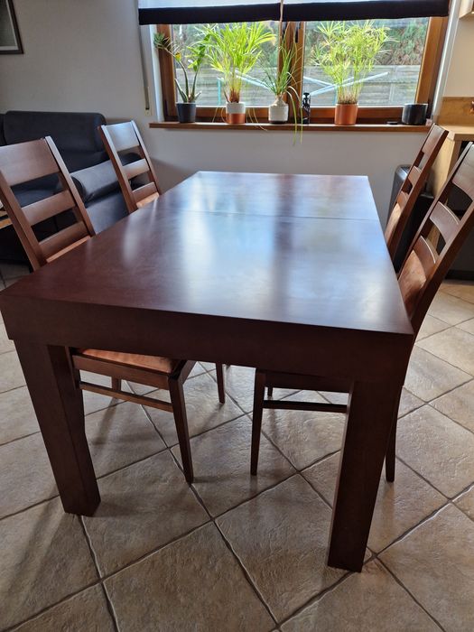 Rozkladany do 270 cm stoł drewniany + 8 krzeseł