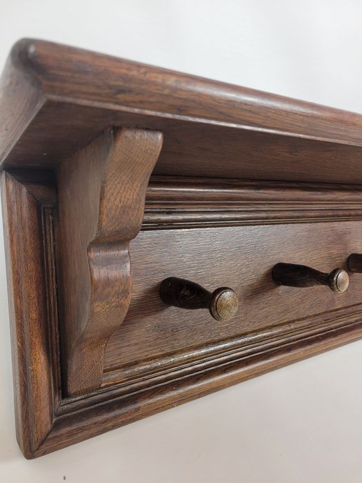 Dębowy wieszak z półką