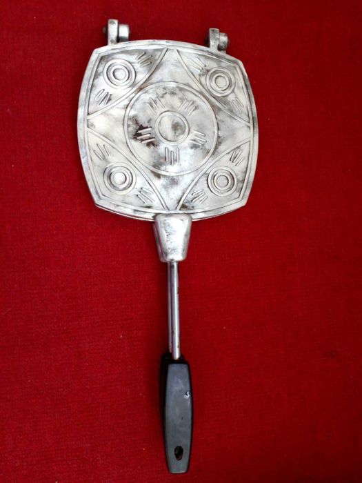 Электро-вафельница Лакомка