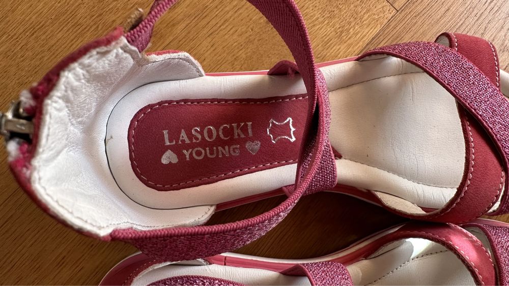 Skórzane sandałki Lasocki rozmiar 32 różowe