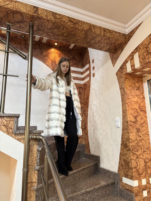 Продаж натуральної шуби з шиншили