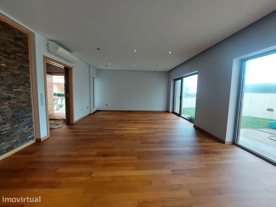 Moradia de 4 frentes para arrendamento, praia da Granja