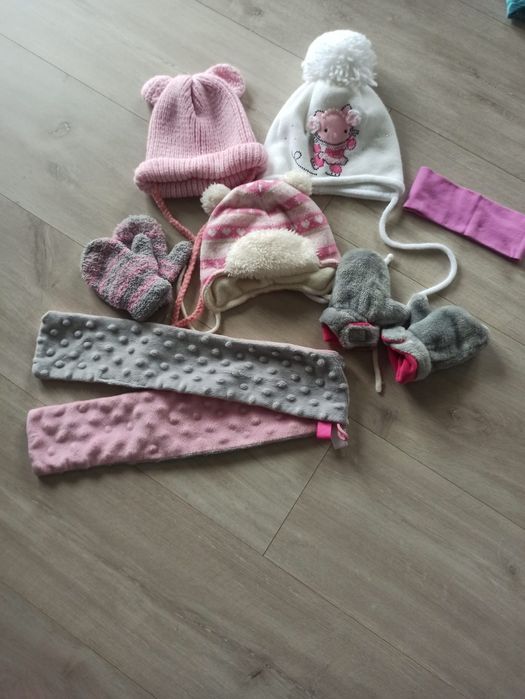 Zestaw ubrań rozmiar 45 czapek