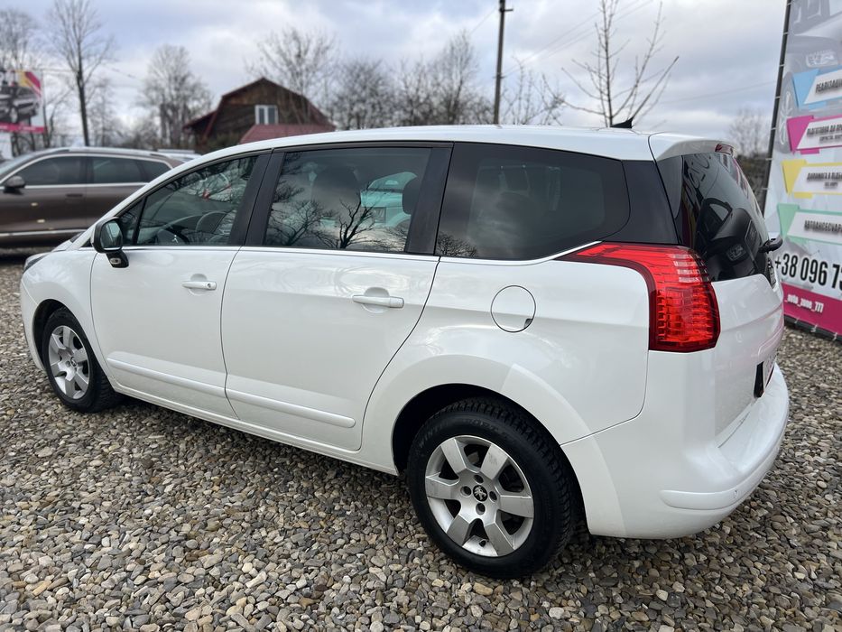 Сімейна машина в дуже гарному стані за всіма деталями телефонуйте