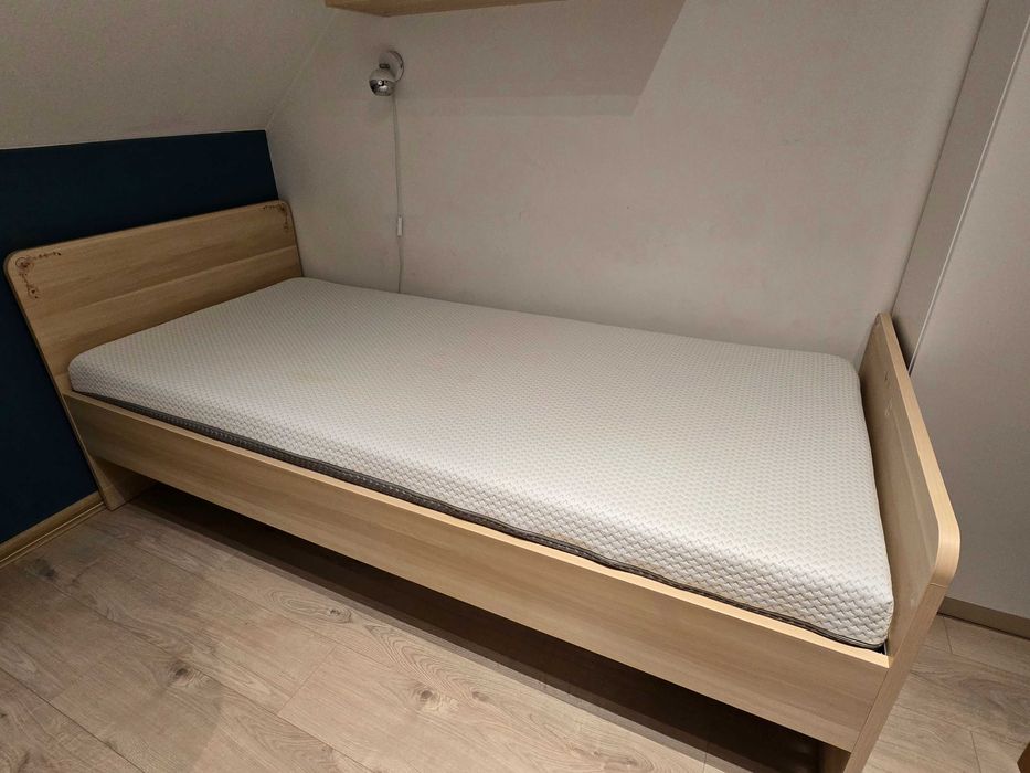 Łóżko z materacem 90x200
