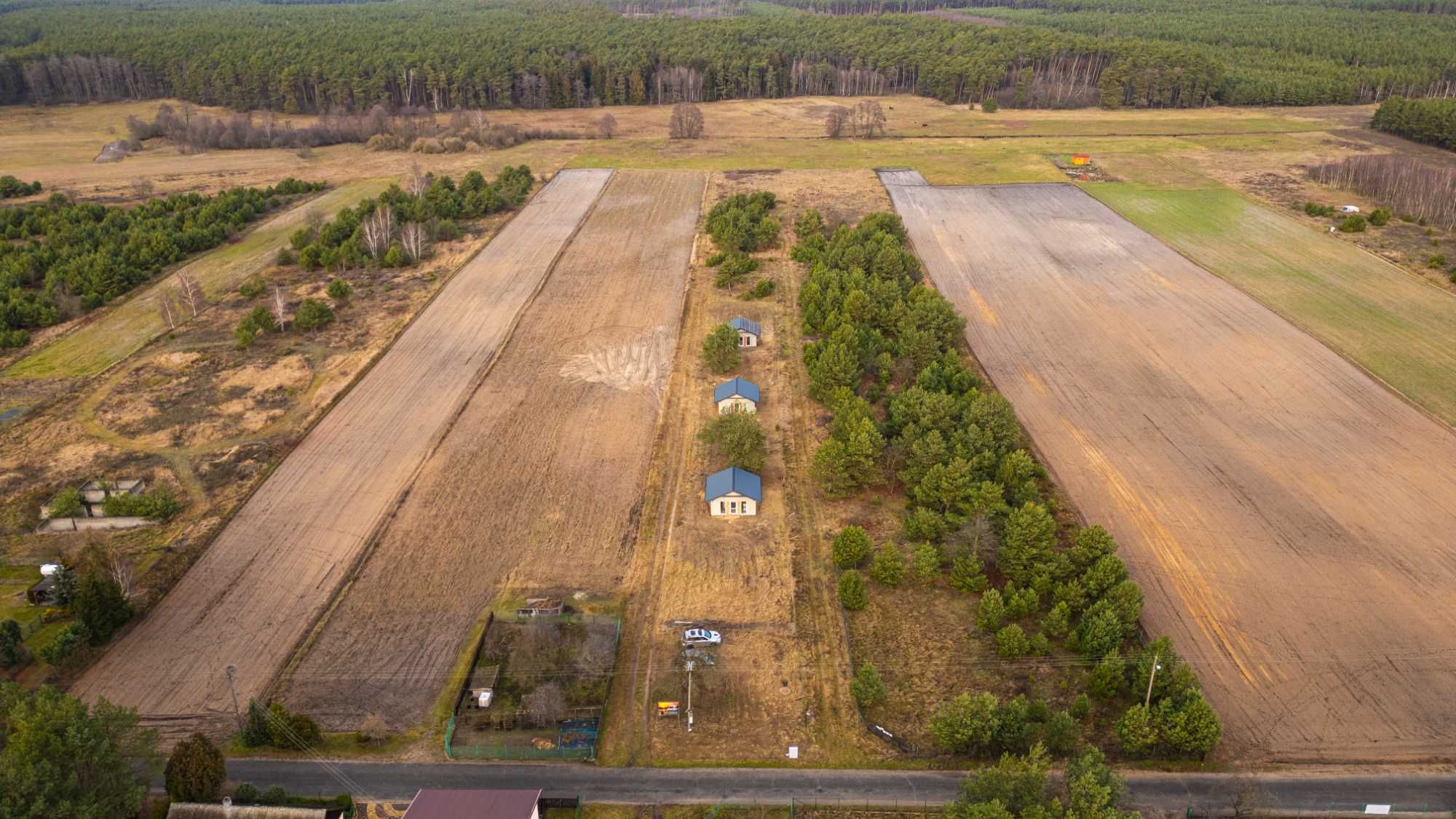 Działka rekreacyjna  550 m2 nad jeziorem z domkiem murowanym !!