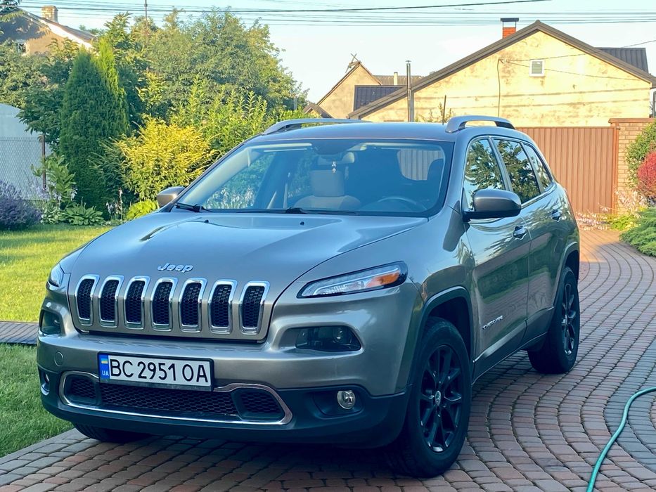 Jeep Cherokee 2017.   2.4 двигун газ/бензин повний привід
