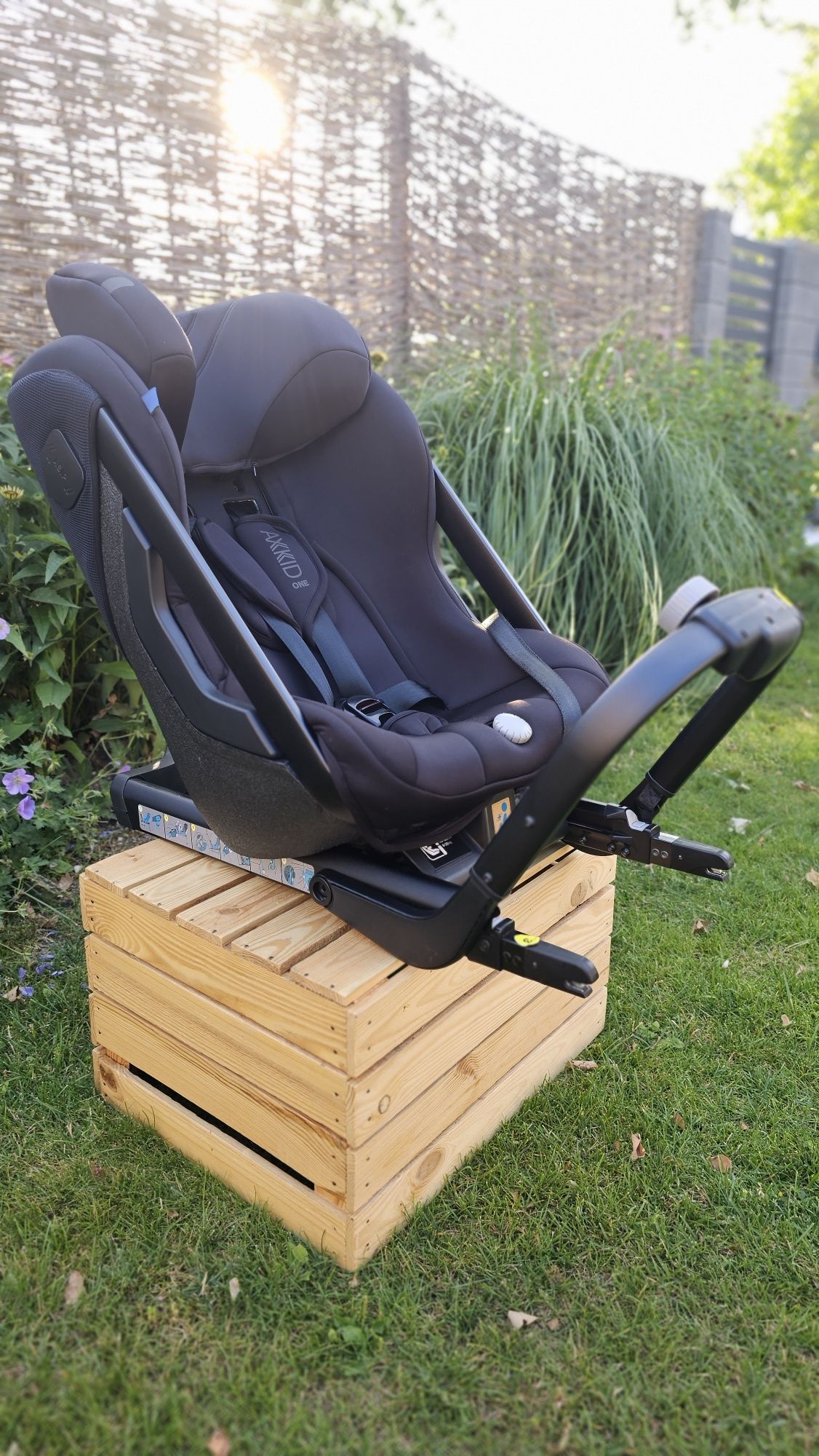 Fotelik Axkid One RWF ISOFIX - Czarny, stan BDB, bezwypadkowy