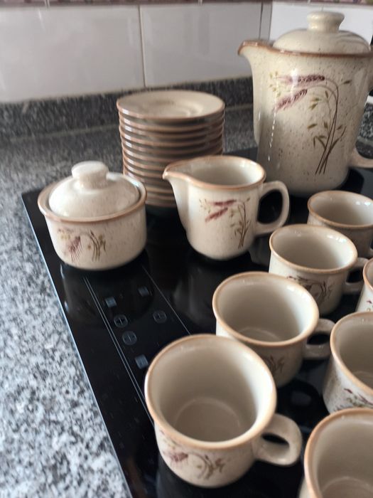 Vendo conjunto  de chá / café em cerâmica   50 euros