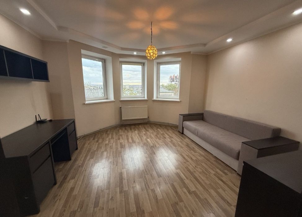 Продам квартиру в центрі міста