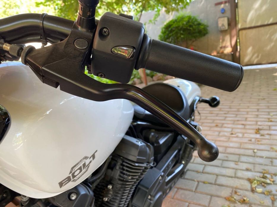 Yamaha Bolt XV950R Официал состояние Новый 6500км