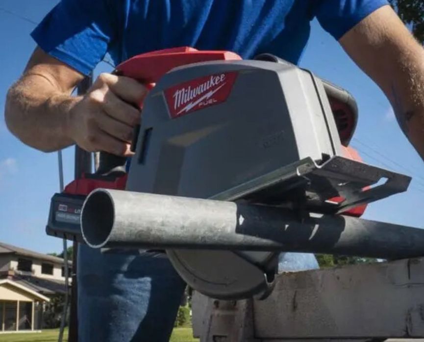 Акумуляторна дискова пила по металу 8" M18 Milwaukee 2982-20, FMCS66