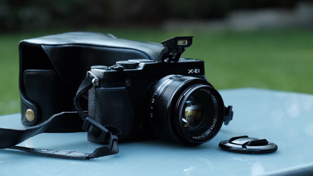 Aparat FUJIFILM X-E1 Fujinon FX 35 R1:1.4 (Made in Japan 21A14210)