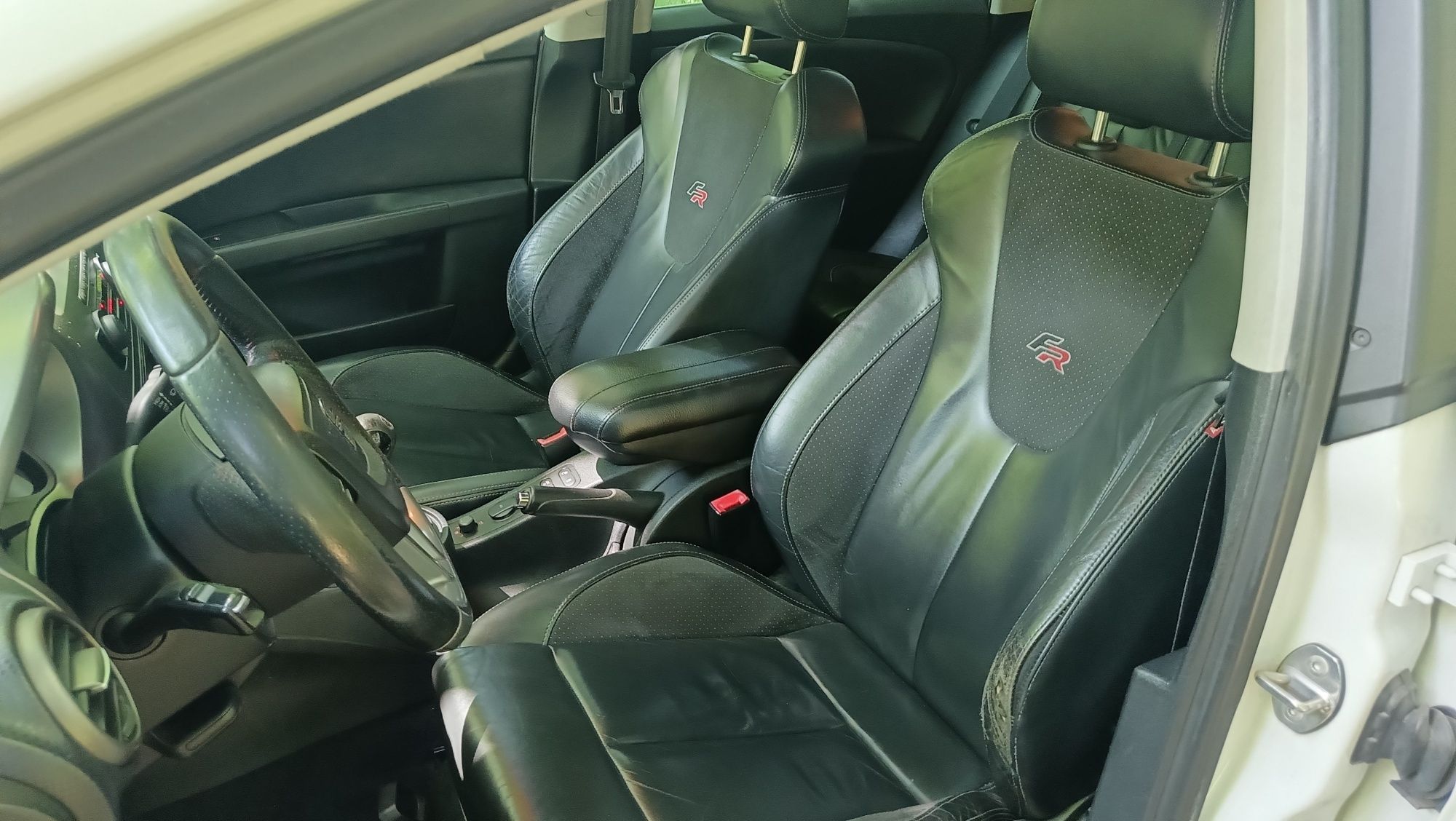 Seat Leon FR 2.0 TDI CR, skóry,navi 170km
