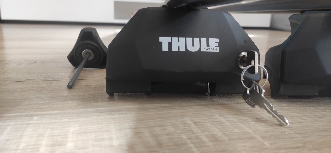 Relingi bagażnik dachowy Thule Flush Audi Q5 A4