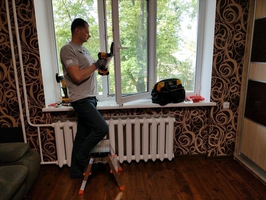 Ремонт вікон, дверей, захисних ролет. Вінниця.Ремонт окон, дверей.