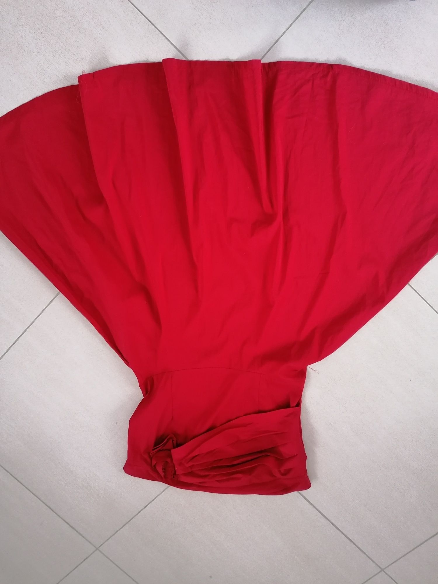 Elegancka czerwona sukienka 38 M