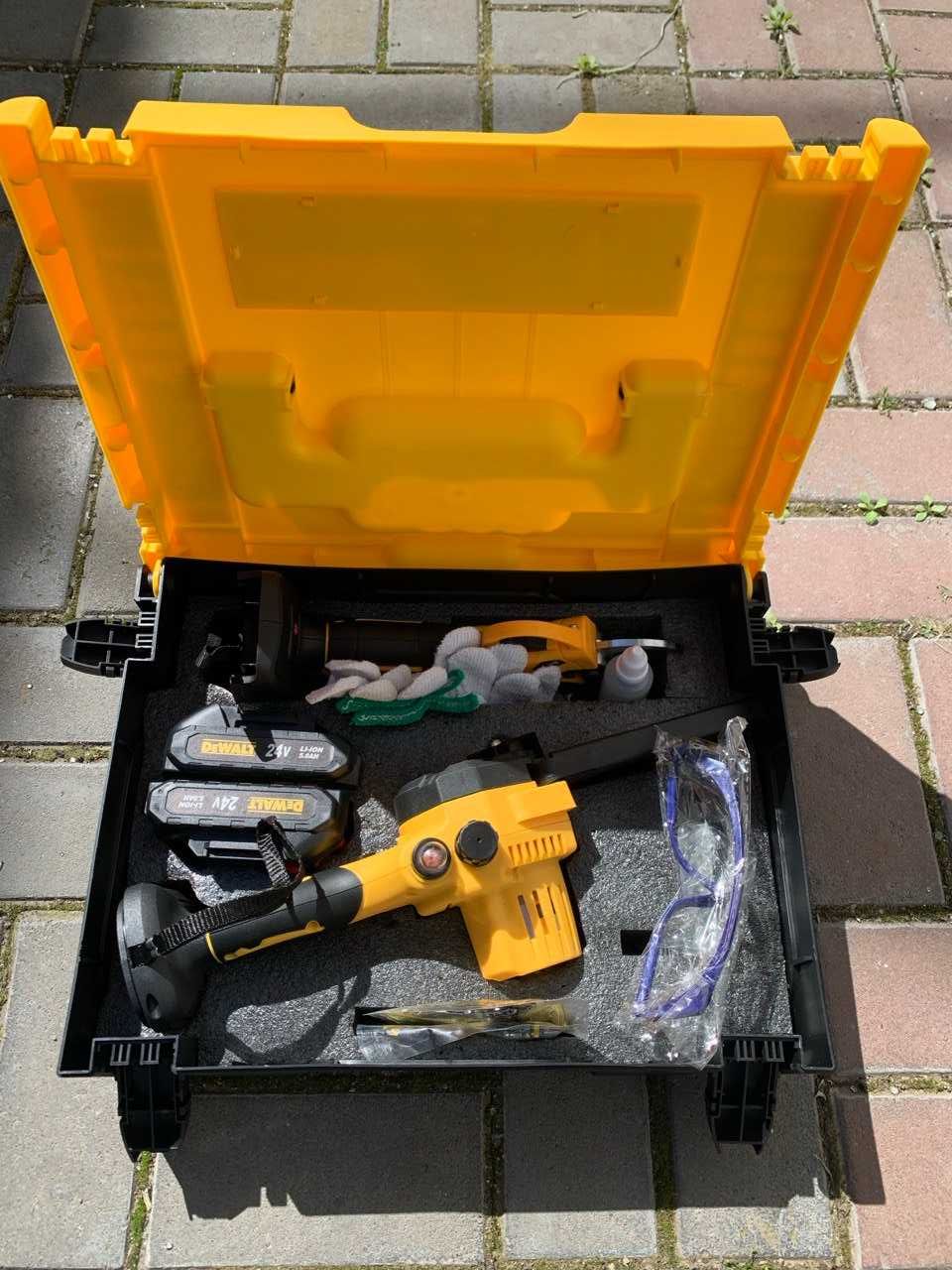 НОВИНКА! Акумуляторний набір 2 в 1 DeWalt 24 +Секатор. пилка 2  цепки