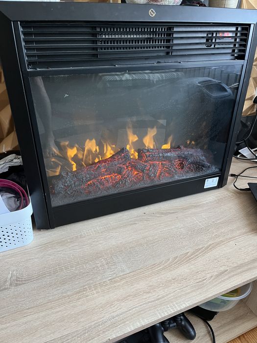 Kominek elektryczny z grzaniem