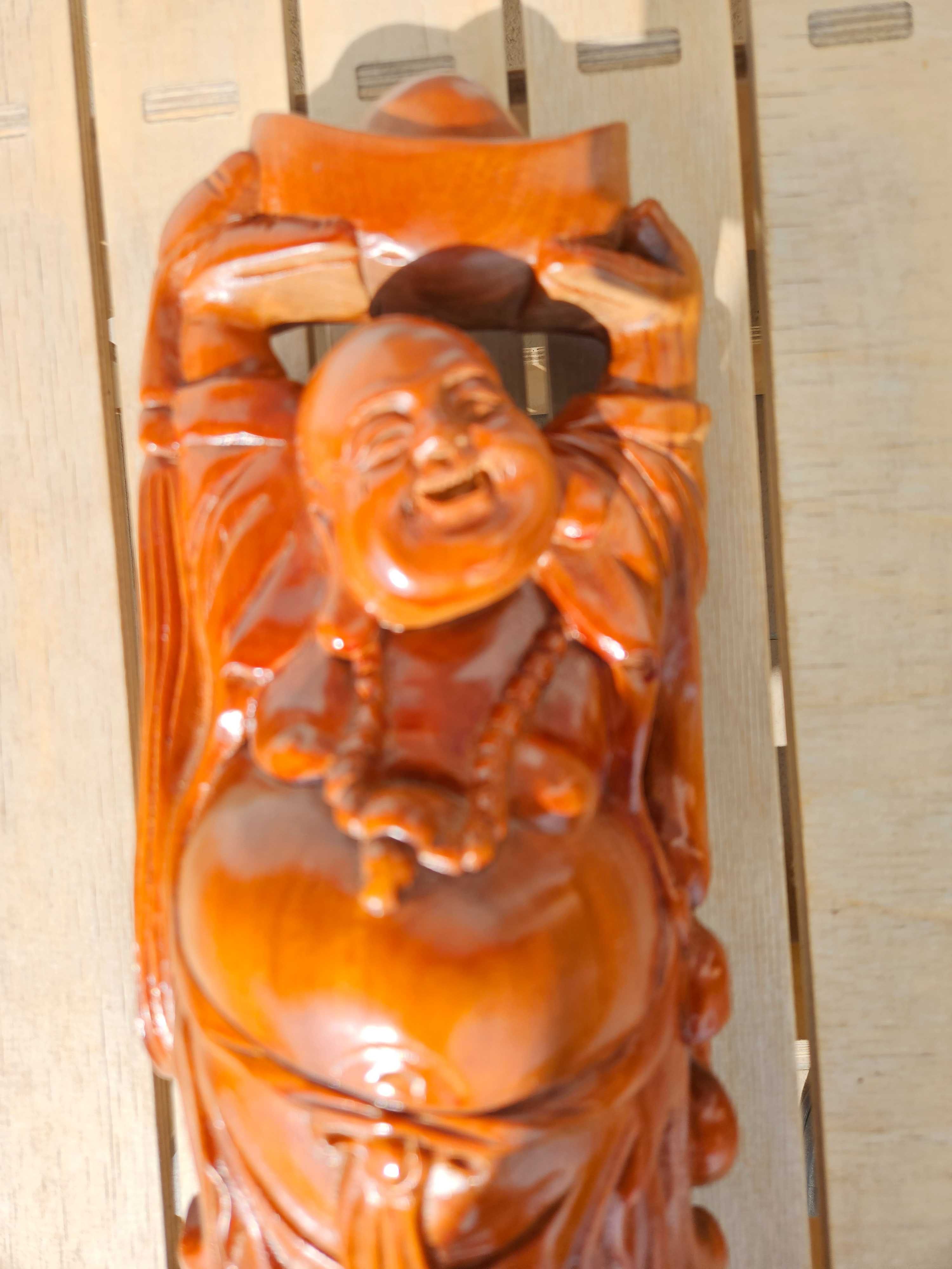 Stojący szczęśliwy budda z drewna - 34 cm wysokości