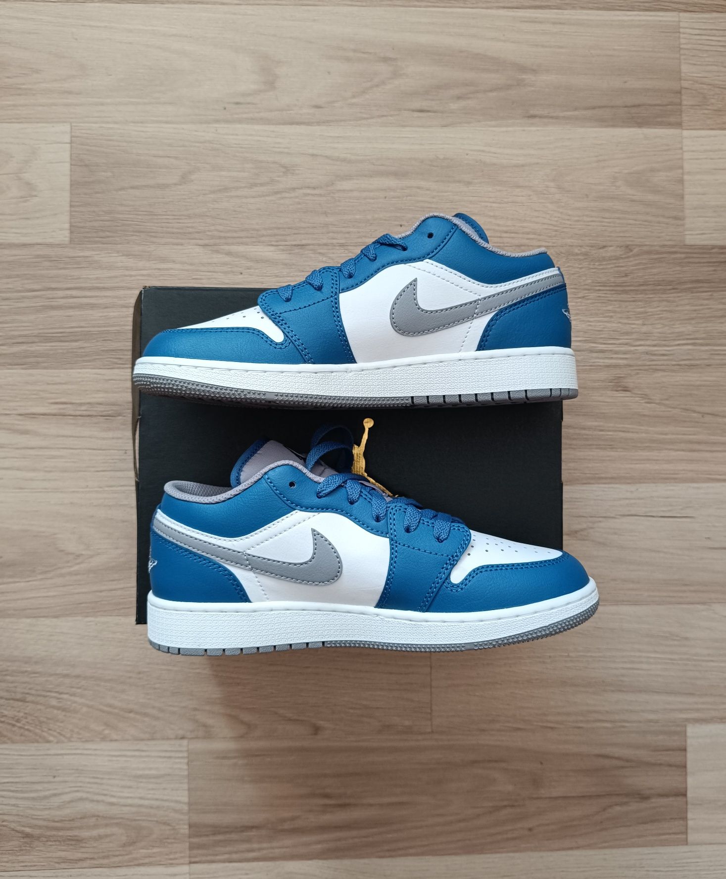 Buty damskie Nike Air Jordan 1 Low True Blue r. 38